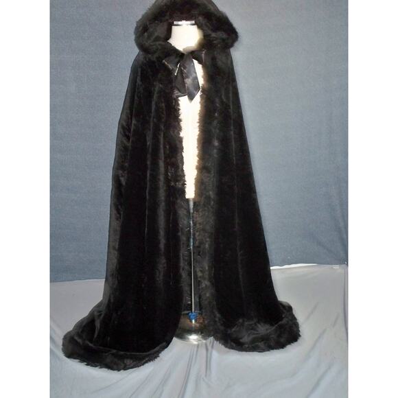 Faux Fur hooded cape, Faux Fur Bridal Wrap cape, White Wedding, Bridal Fur cape - Picture 10 of 10